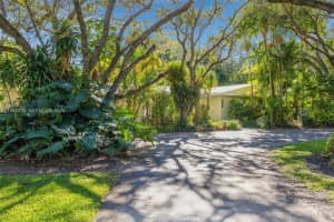 6630 Sw 102nd St 6630, Pinecrest