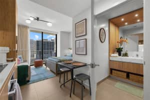 11 Ne 6th St 1615, Miami