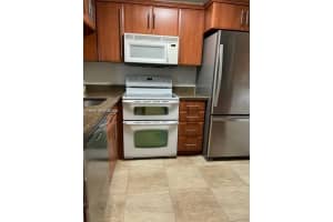 9235 Lagoon Pl 111, Davie