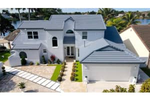 19230 Nw 87th Pl, Hialeah