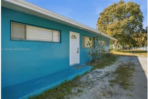 907 N 20th St B, Fort Pierce