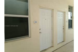 8950 Sw 69th Ct 215, Pinecrest