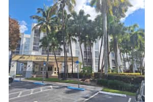 9725 Nw 52nd St 408, Doral