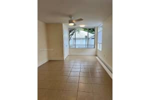 2811 N Oakland Forest Dr 102, Oakland Park