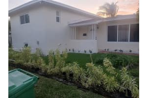 1260 Ne 200th Ter, Miami