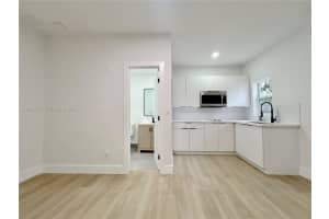 2480 Nw 96th St B, Miami