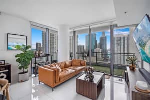 92 Sw 3rd St 2710, Miami