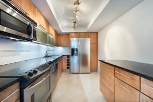 20505 E Country Club Dr 935, Aventura