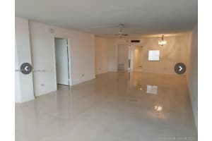 445 Ne 195th St 127, Miami