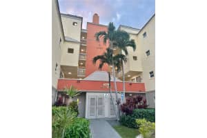 8235 Lake Dr 204, Doral