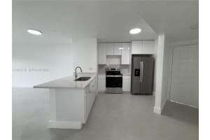 15969 Nw 64th Ave 313, Miami Lakes