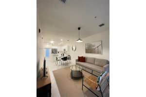 8167 Nw 41st St E-402, Doral