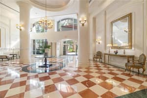 20000 E Country Club Dr 716, Aventura