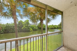 5560 Lakeside Dr 204, Margate