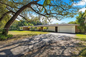 10110 Sw 66th St, Miami