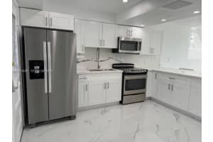 2980 Point East Dr D508, Aventura