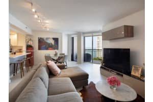 540 Brickell Key Dr 1504, Miami