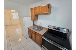 535 Nw 7th St 9, Miami