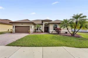 6686 Sw 166th Dr, Pembroke Pines