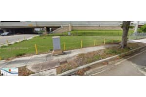 2200 Nw 11th St, Miami