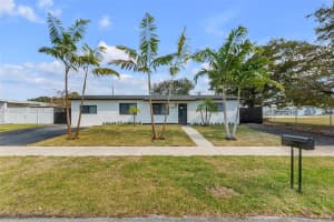 17887 78th Pl, Hialeah