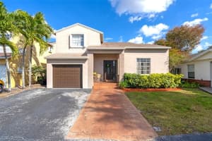 8253 Nw 192nd Ter, Hialeah