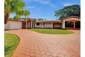 225 Pocatella St, Miami Springs