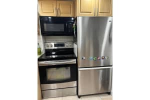 9365 Fontainebleau Blvd E105, Miami