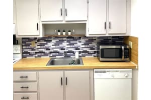 240 Lakeview Dr 306, Weston