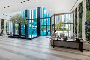 851 Ne 1st Ave 4911, Miami