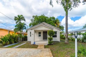 30 Sw 7th St, Hallandale Beach
