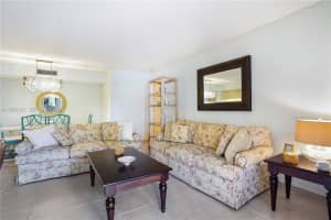 927 Ne 199th St 104, Miami