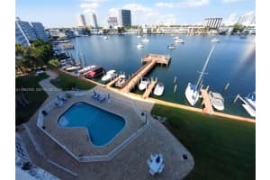 400 Golden Isles Dr 47, Hallandale Beach
