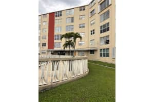 1475 Ne 125th Ter 403b, North Miami