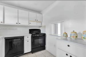 8100 Sunrise Lakes Blvd 208, Sunrise