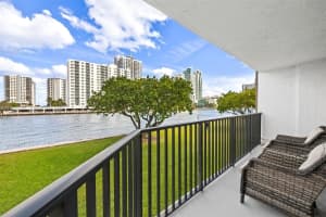 800 Parkview Dr 221, Hallandale Beach