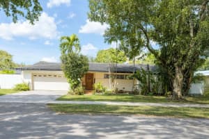 7355 Poinciana Ct, Miami Lakes
