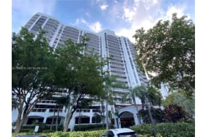 3640 Yacht Club Dr 103, Aventura