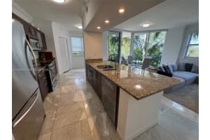 20000 E Country Club Dr 208, Aventura