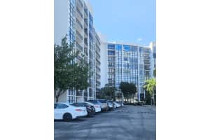 1000 Parkview Dr 605, Hallandale Beach