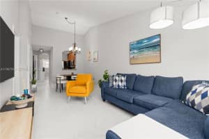 2250 Nw 78th Ave 202, Pembroke Pines