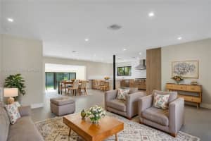 910 W 47th Ct, Miami Beach