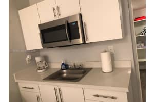 26 Diplomat Pkwy 2215, Hallandale Beach