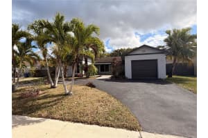 6080 Nw 199th St, Hialeah