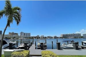 2420 Diana Dr 202, Hallandale Beach