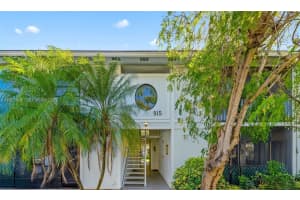 915 Ne 199th St 206-15, Miami