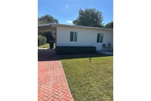 1560 Ne 129th St, North Miami