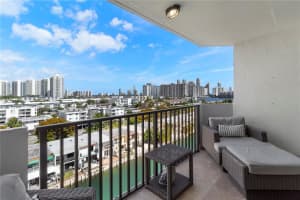 3703 Ne 166th St 904, North Miami Beach