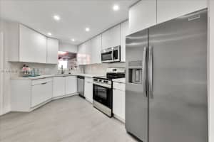 1750 W 46th St 433, Hialeah