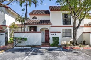 347 Ives Dairy Rd E347-04, Miami